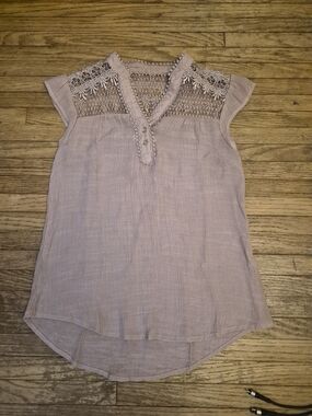 Lace Yoke Cap Sleeve Blouse in Dusty Mauve